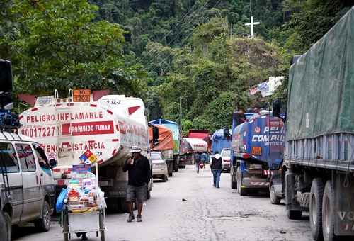 Movilizaciones y bloqueos paralizan regiones de Bolivia por crisis de combustibles y reclamos sociales