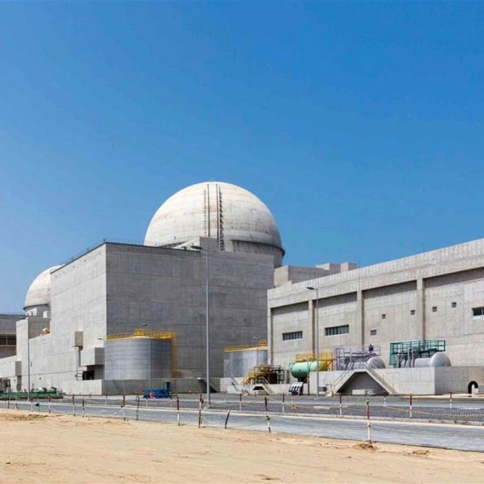 Ataque con dron provoca incendio en la periferia de la central nuclear de Barakah, Abu Dabi