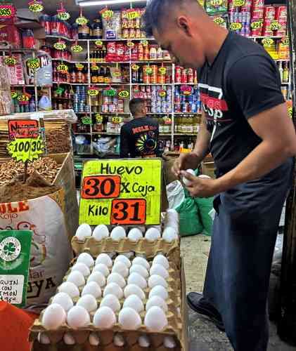 Costo de la canasta alimentaria sube 8.3% anual en abril, casi el doble de la inflación