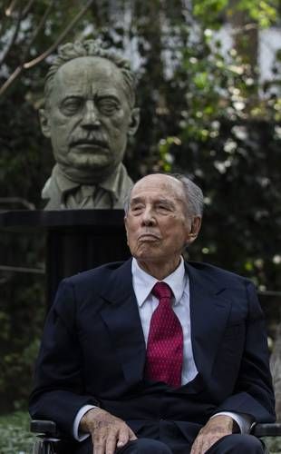 David Ibarra Muñoz recibe la medalla José Vasconcelos
