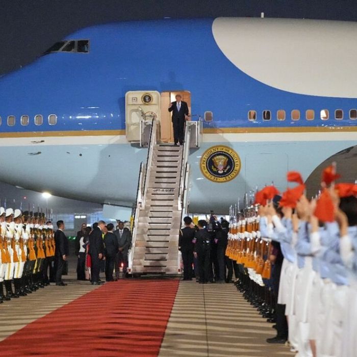 Donald Trump llega a Pekín para una cumbre con Xi Jinping
