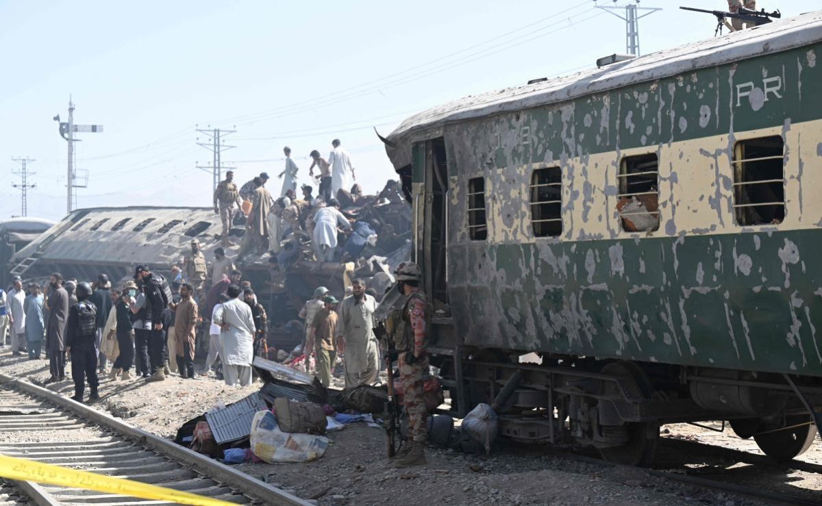explosion-en-un-tren-en-quetta-deja-decenas-de-muertos-y-heridos