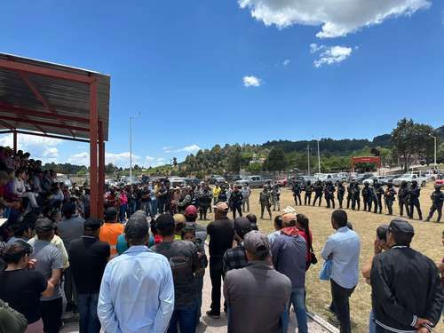 Frenan éxodo en El Durazno, Tamazula; Ejército, Guardia Nacional y policías convencen a familias de no abandonar la comunidad