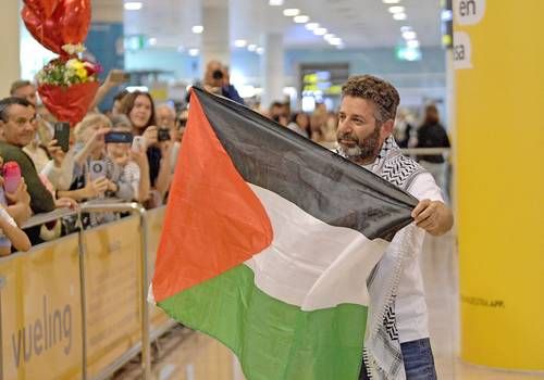 Israel deporta a dos activistas de la Flotilla Global Sumud tras su detención