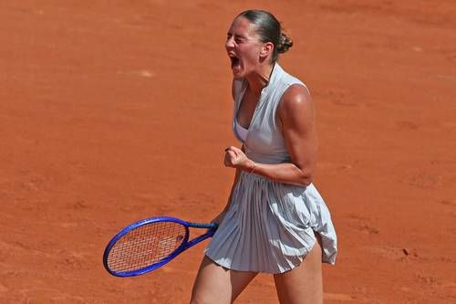 Marta Kostyuk avanza en Roland Garros tras enterarse de un misil cerca de la casa de sus padres