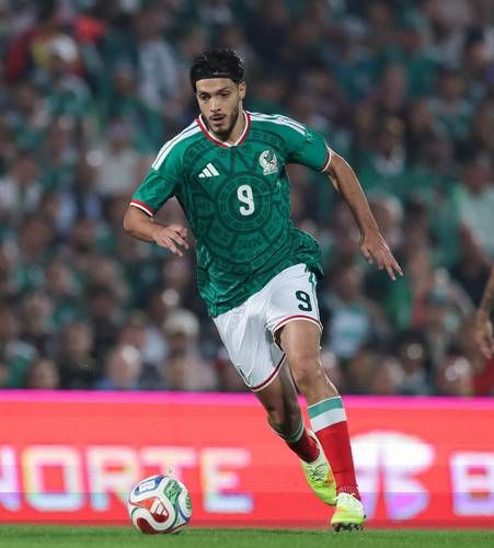 raul-jimenez-y-cesar-chino-huerta-se-integran-a-la-concentracion-del-tri-en-pasadena-12