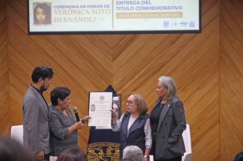 UNAM entrega título póstumo a Verónica Soto, víctima de feminicidio