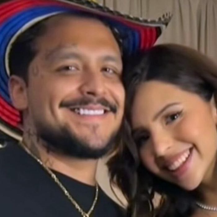 Ángela Aguilar reaparece en Neiva acompañada por Christian Nodal; resurgen versiones sobre boda religiosa