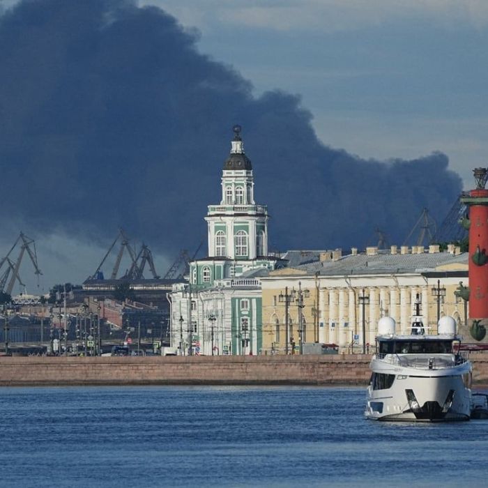 Ataque masivo con drones afecta a San Petersburgo; Rusia reporta numerosos derribos