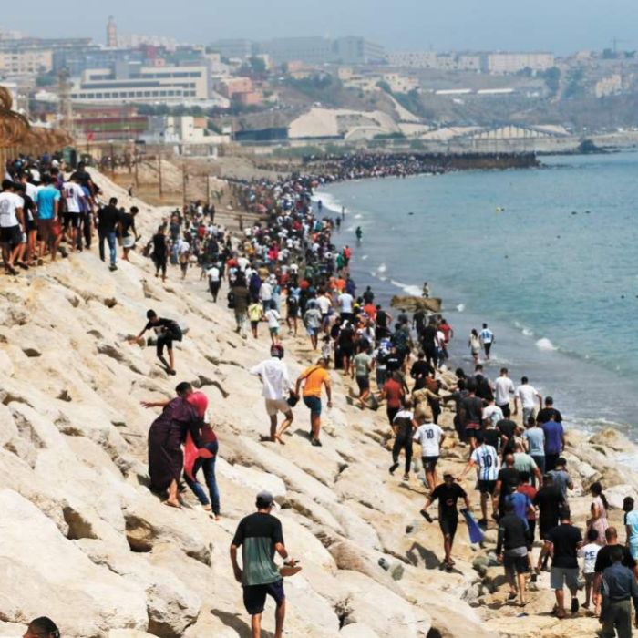 Felipe VI expresa preocupación e indignación por la crisis migratoria en Ceuta