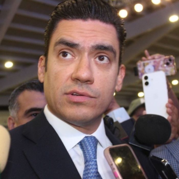 Jorge Romero acusa a Jesús Ramírez de ordenar ataque a estatua de Felipe Calderón